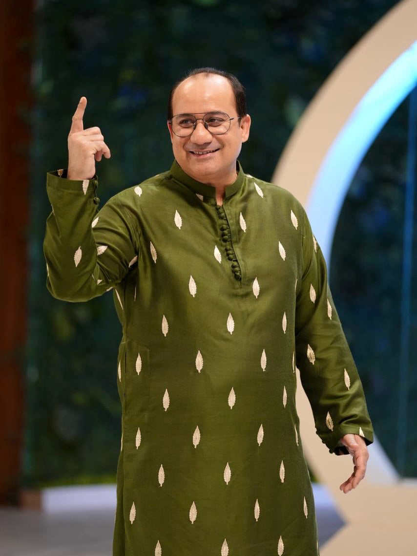 Rahat Fateh Ali Khan in Bushirts on Pakistan Idol — one of our finest pcs.💚 @officialrfakworld .jpg