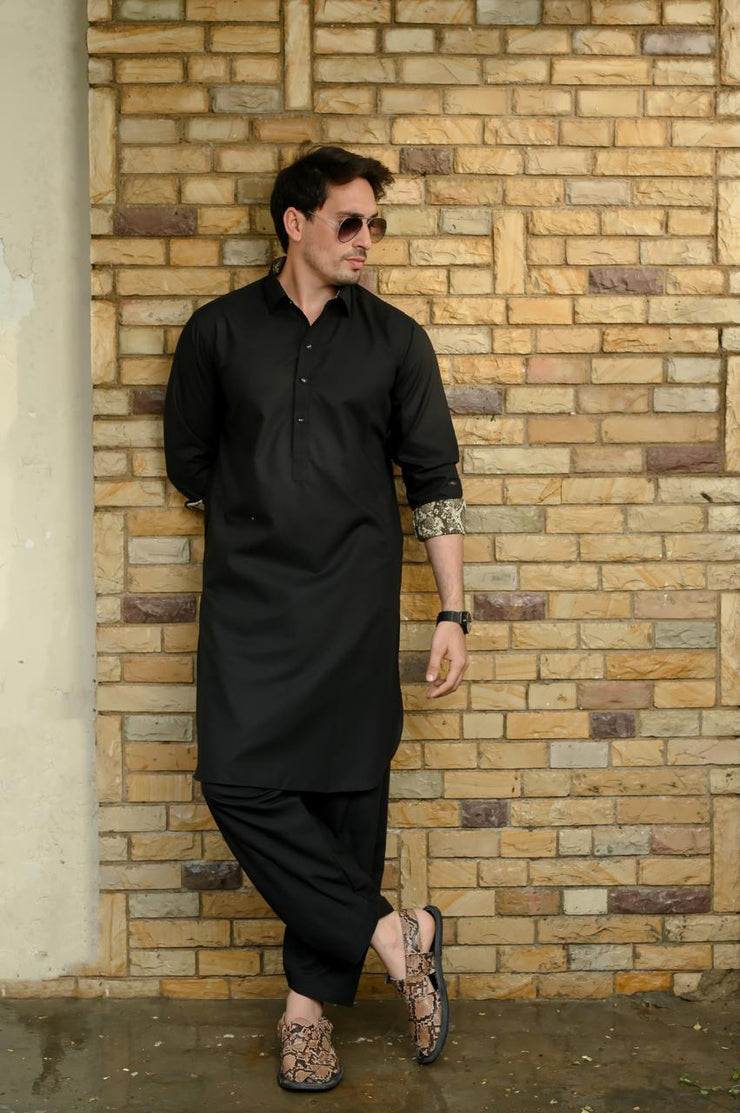 Sleek Black Shalwar Kameez – Timeless Elegance & Comfort